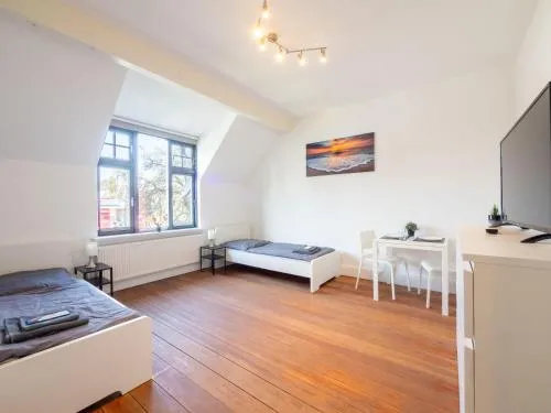 Große Monteurwohnung in Villa – 4 Zimmer, WLAN, TV, Küche – Ahrensburg Nähe Hamburg - OD06b in Ahrensburg, Deutschland