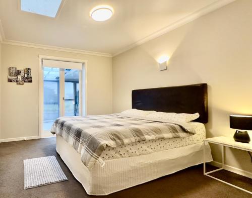 Vendégszoba, Comfy Private Room on the Cameron- Superb Location in Tauranga