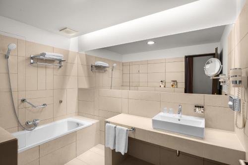 room detail thumbnail 2