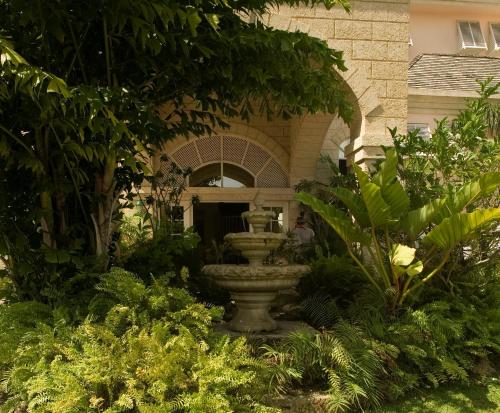 Coral Sands Beach Resort - image 2