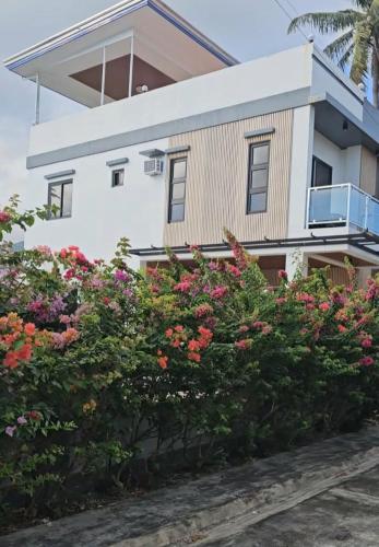 Triple J Villa Puerto Galera in 발라테로