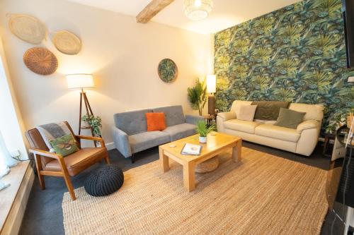 The Mews - Worcester City - House - Gated - Self Check In - Free WIFI - 2 Doubles - TVs in bedrooms - Sleeps 5 - Free weekend Parking gîte à louer Worcester Racecourse