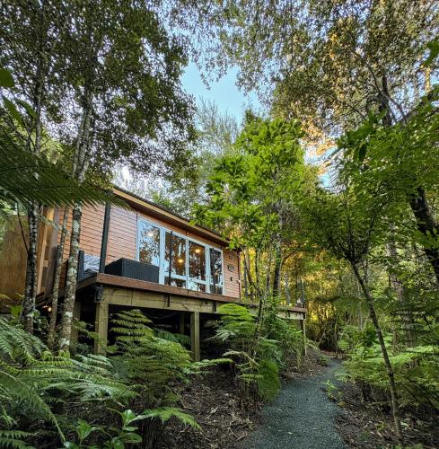 Fantail Bush Chalet and Hot Tub