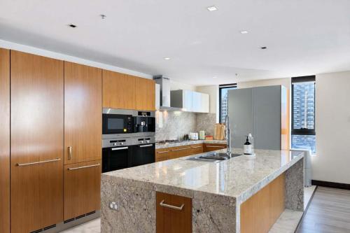 شقة 10 متر مربع من 3 غرفة و2 حمام خاص في St. Kilda Road (Grand St Kilda 2-story Sub Penthouse At Lucient) in St. Kilda Road