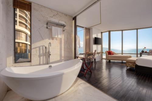 room detail thumbnail 2