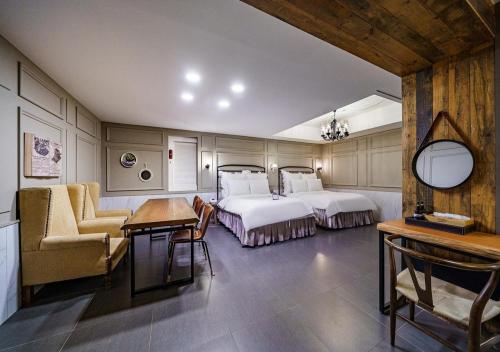room detail thumbnail 0