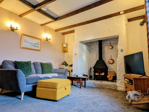 Little Avalon, a traditional Cornish cottage for couples with modern comforts – khách sạn tại Perranarworthal