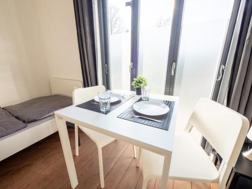 Monteurwohnung-in-Villa-8-Betten-WLAN-TV-Einbaukueche-Ahrensburg-Zentrum-Naehe-Hamburg-AGRP1201 in Ahrensburg