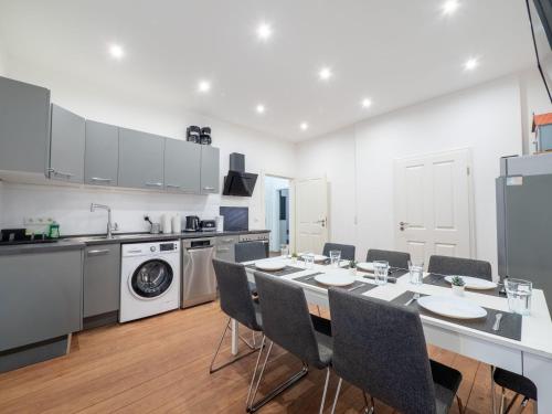 Monteurwohnung-in-Villa-8-Betten-WLAN-TV-Einbaukueche-Ahrensburg-Zentrum-Naehe-Hamburg-AGRP1201 in Ahrensburg