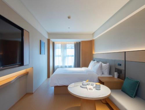 JI Hotel Zhengzhou Zhongyuan Wanda Plaza Ersha Subway Station near Wanda Plaza (Central Plains Road)