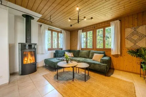 Peaceful Alpine Hideaway - Hot Tub & Terrace in Axalp, Schweiz