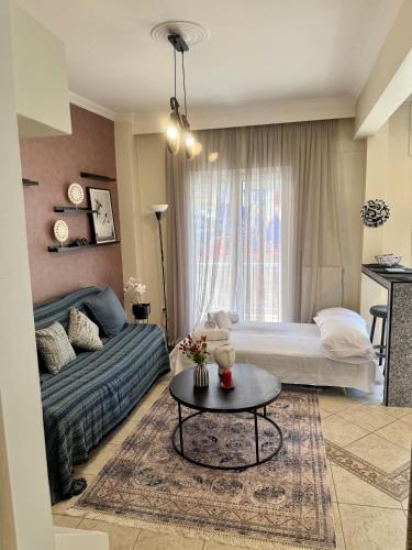 White Tulip Modern Apartment near Papafi Metro, Thessaloniki – khách sạn tại Charilaou
