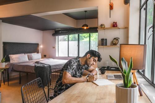 room detail thumbnail 1