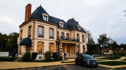 Résidence Château du Mée (Residence Chateau du Mee) in Ле Мее-сюр-Сен