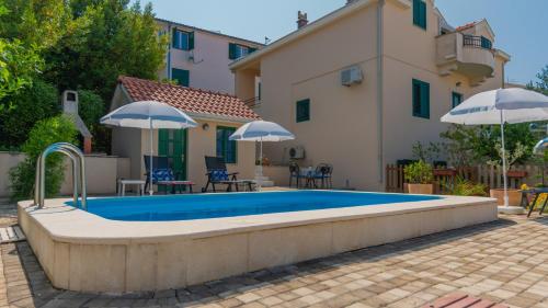 Beatiful Villa Antonela with pool in Makarska - image 3