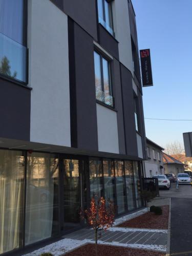 Livris Hotel - image 3
