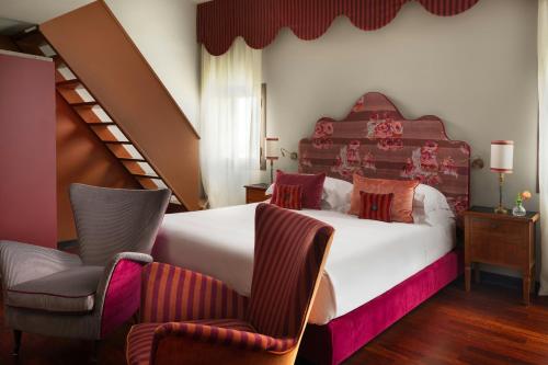 4 twin beds