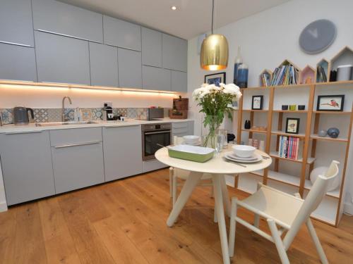 Iekārtas, 1 Bed in Lyme Regis oc-41563 in Tresmeer