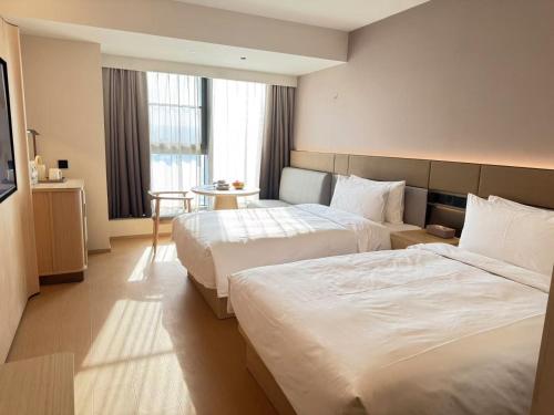 JI Hotel Zhengzhou Zhongyuan Wanda West Third Ring Subway Station Branch in Zhongyuan