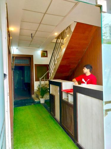 Hotel Grand vista in Chhoti Vihar