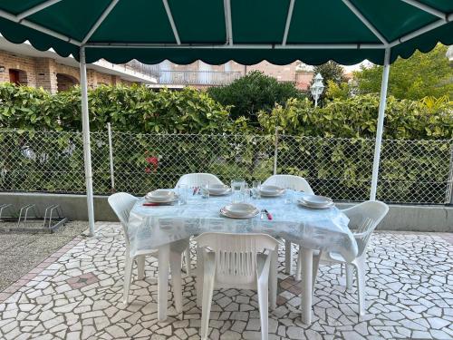 Enjoy your holidays in our bright patio