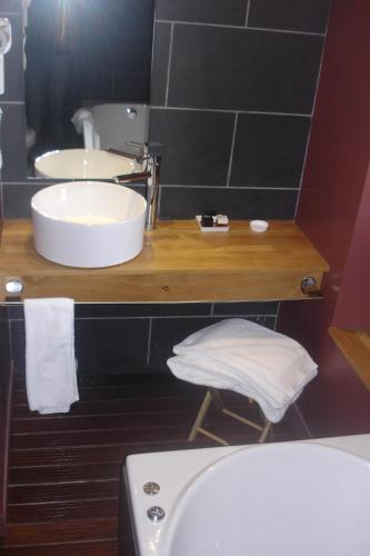 Hotel La Bastie d'Urfé - image 2
