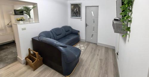 1 king bed, 1 sofa bed