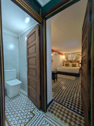 room detail thumbnail 2