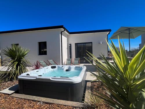 La Maison Palulova - Jacuzzi - 400m plage – khách sạn tại Plouescat