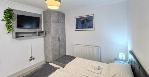 2 bedrooms, 3 beds