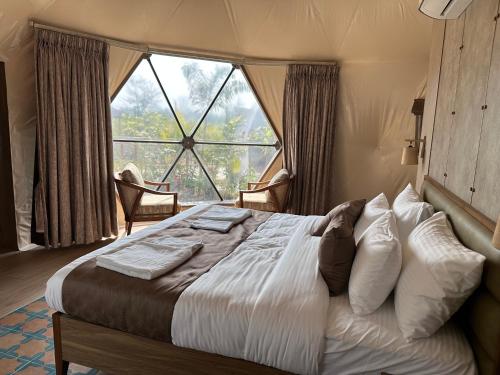 The Glen Woods Luxury Dome Stay near Pavana Lake in Shevati