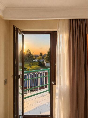 Hotel President 3