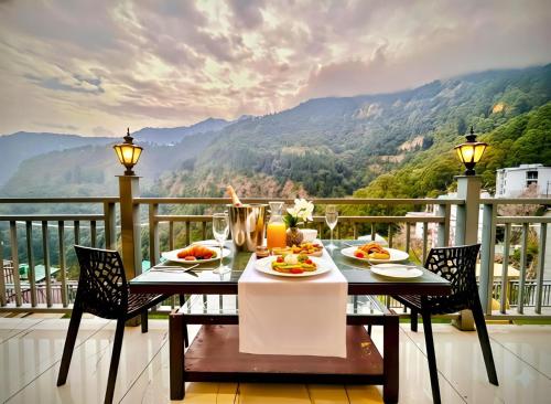PR Woods - A Four Star Luxury Resort in Nainital – khách sạn tại Tallital