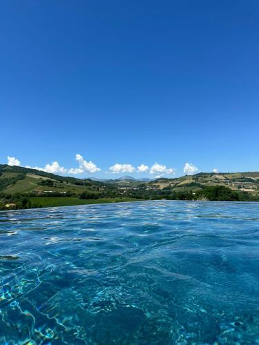 Peldbaseins, Agriturismo Il Borghetto in Montedinove