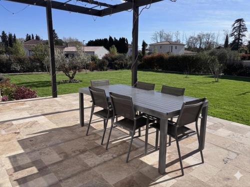 House with a pool and large garden - Location, gîte - Sorgues