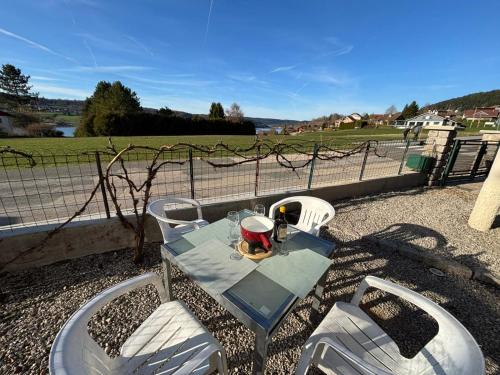Maison Vue Lac Saint-Point 2 Appartements & Jardin in Pontarlier