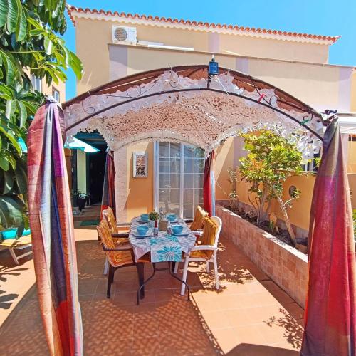 Casa Golfin - colorful house with large terrace in the sunny south