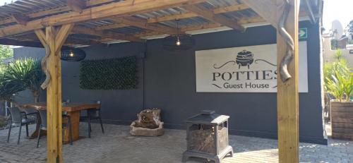 Dārzs, Potties Guesthouse in De Aar