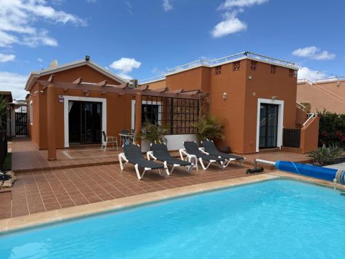 Casa Piedra, Luxury Family Front Line Golf, Hot Tub,Pool Table, 8 pers, Caleta de Fuste
