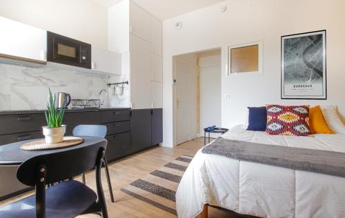 Charmant appartement pour 2 personnes vers la Gare St-Jean in Other