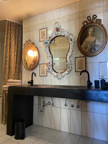 화장실, Oranienburg Vintage Hotel - Private Garden Residence in 비안덴