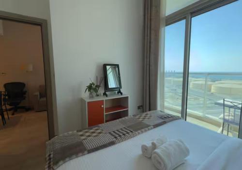 Chic Marina Vibes: 1BR Pad with Epic Views