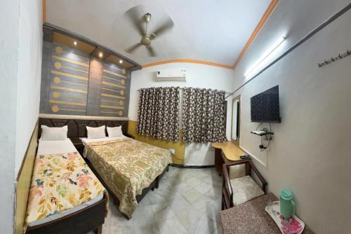 room detail thumbnail 1