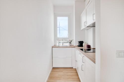 廚房, Top-floor penthouse with panoramic terrace - 20 minutes from San Siro & Duomo in 邦德歐比尼