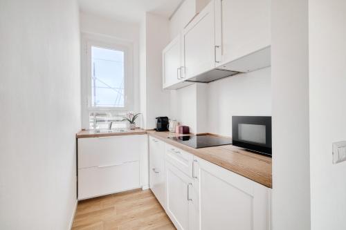 廚房, Top-floor penthouse with panoramic terrace - 20 minutes from San Siro & Duomo in 邦德歐比尼