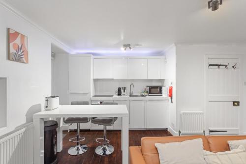 Cowgate's Little Hideout with Free Parking - image 9