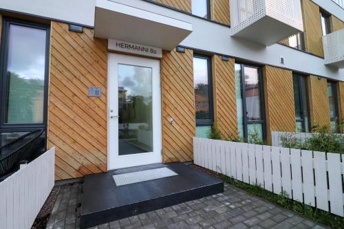 Stylish studio, private parking, washer & dryer in Torupilli