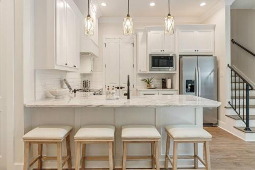 Cocina, Brand New Upscale Townhome in Heart of Lafayette in Lafayette City Center