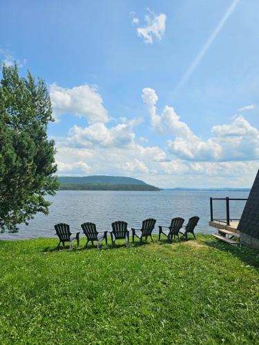 Chalet le Léandre (Chalet le Leandre) in Kabano (QC)