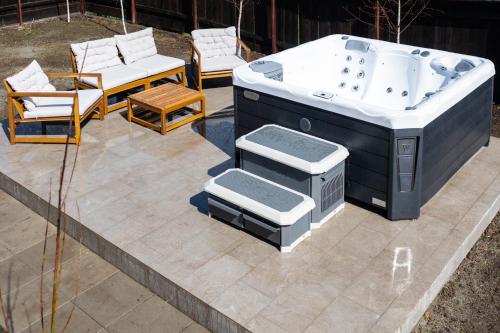 Hot tub, Ypsilon - Pixel in Targu Secuiesc